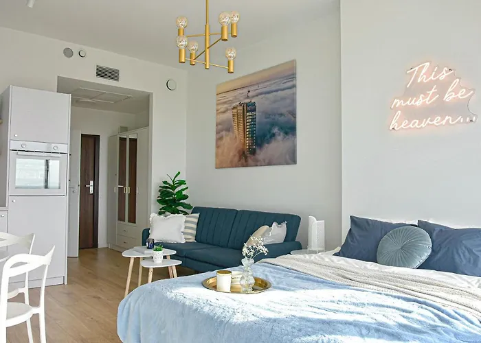 Heaven Hanza Tower 17th Floor Apartamento